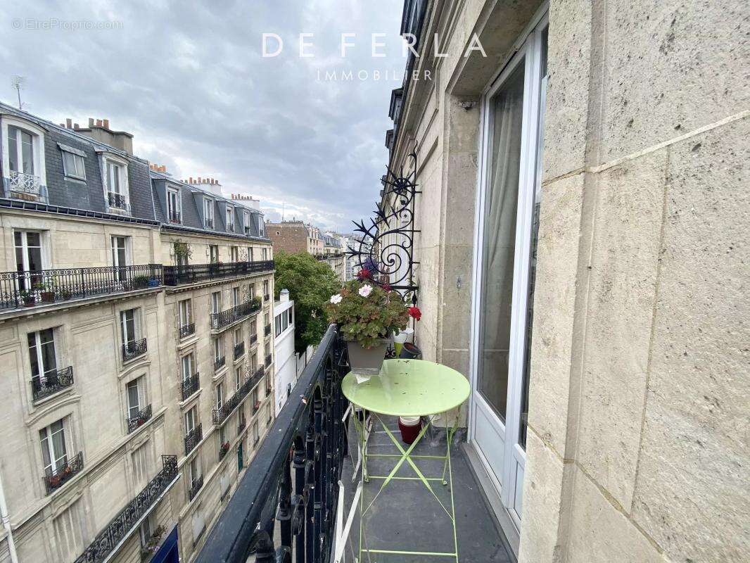 Appartement à PARIS-14E