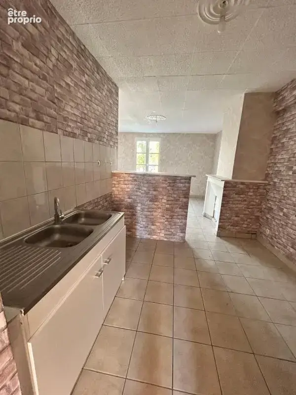 Spécial investissement : Immeuble mixte à fort potentiel de rentabilité au centre de Romorantin - photo 6