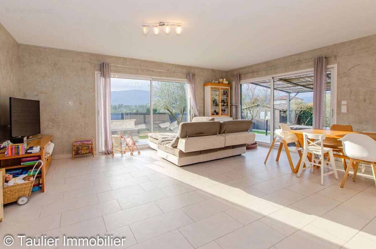 Maison à SAINT-LATTIER