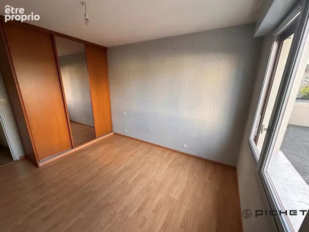 Appartement à rafraichir dans résidence recherchée / Garage et 2 balcons - photo 12