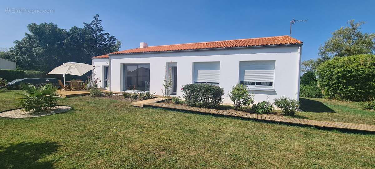 Maison à CHAMPAGNE-LES-MARAIS