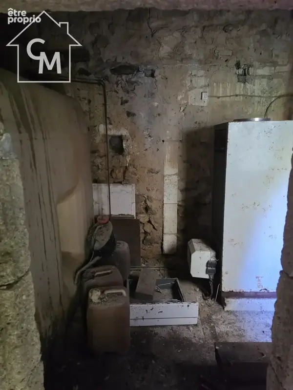 Maison à rénover entièrement avec dépendances et terrain - photo 29