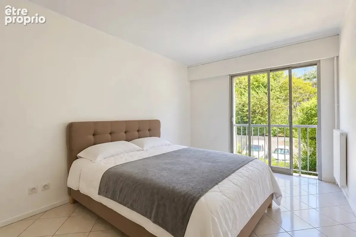 Antibes – 3 pièces 75 m² avec terrasse, piscine, parking et cave - photo 6