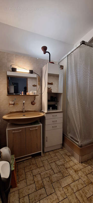 Maison à LAROCHE-SAINT-CYDROINE