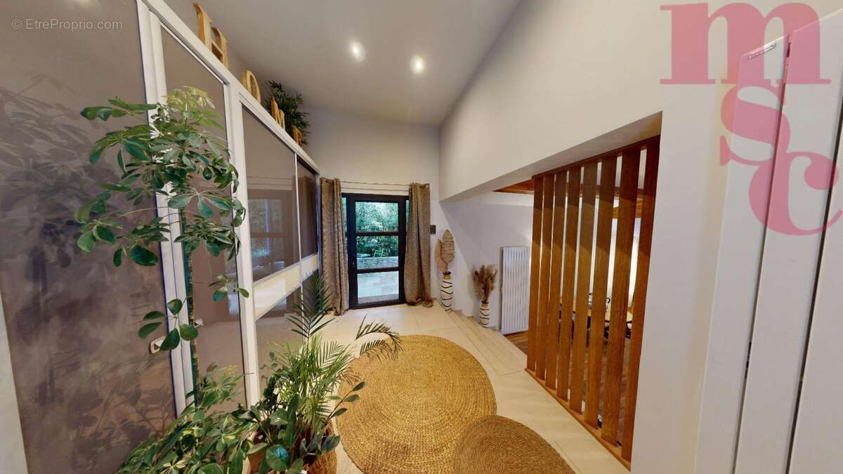 Maison à SAINT-CLEMENT-DE-RIVIERE