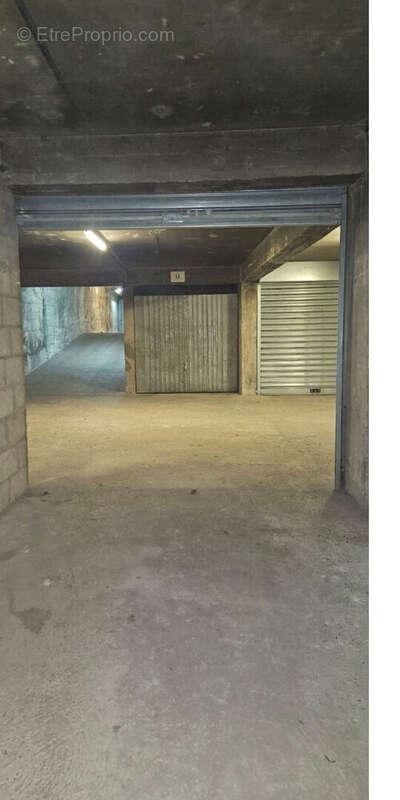 Parking à PARIS-12E