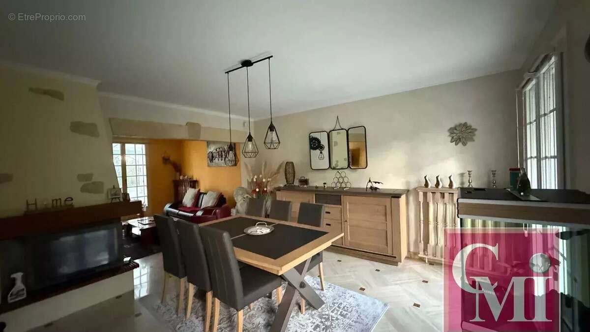 Pavillon familial avec de beaux volumes ! - photo 3