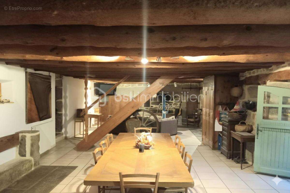 Maison à AUMONT-AUBRAC