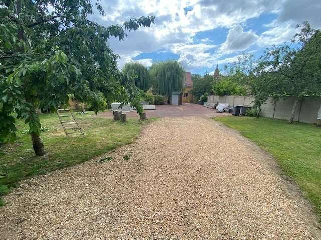 Terrain à NOGENT-LE-ROI