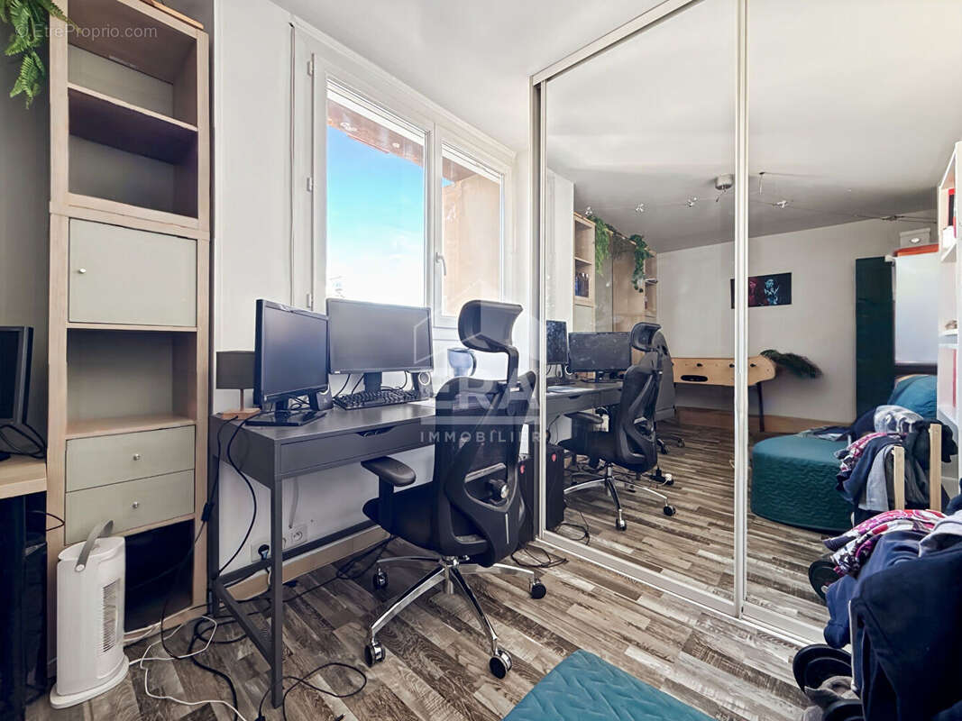 Appartement à MARSEILLE-4E