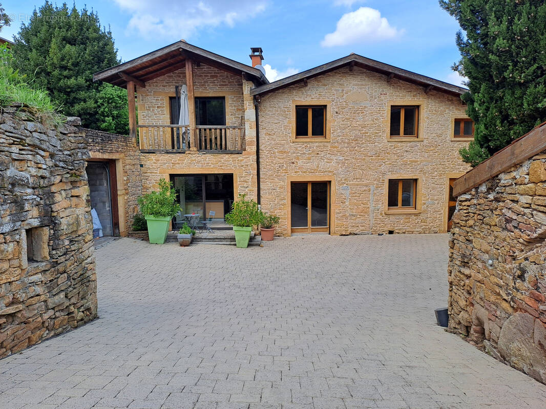 Maison à POLEYMIEUX-AU-MONT-D'OR