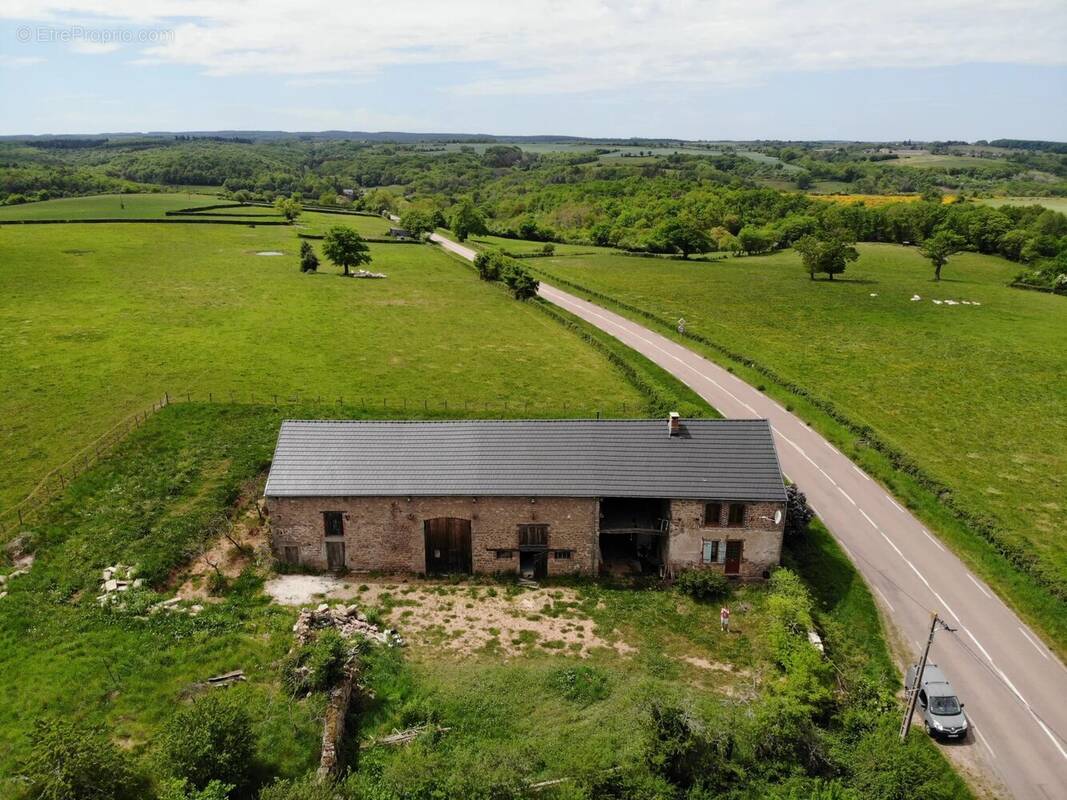 Maison à LA ROCHE-EN-BRENIL