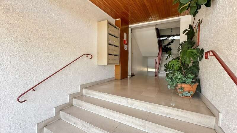 Appartement à vendre T4 de 76 m² avec balcon, cave et parking - BERGERAC (24) - photo 16