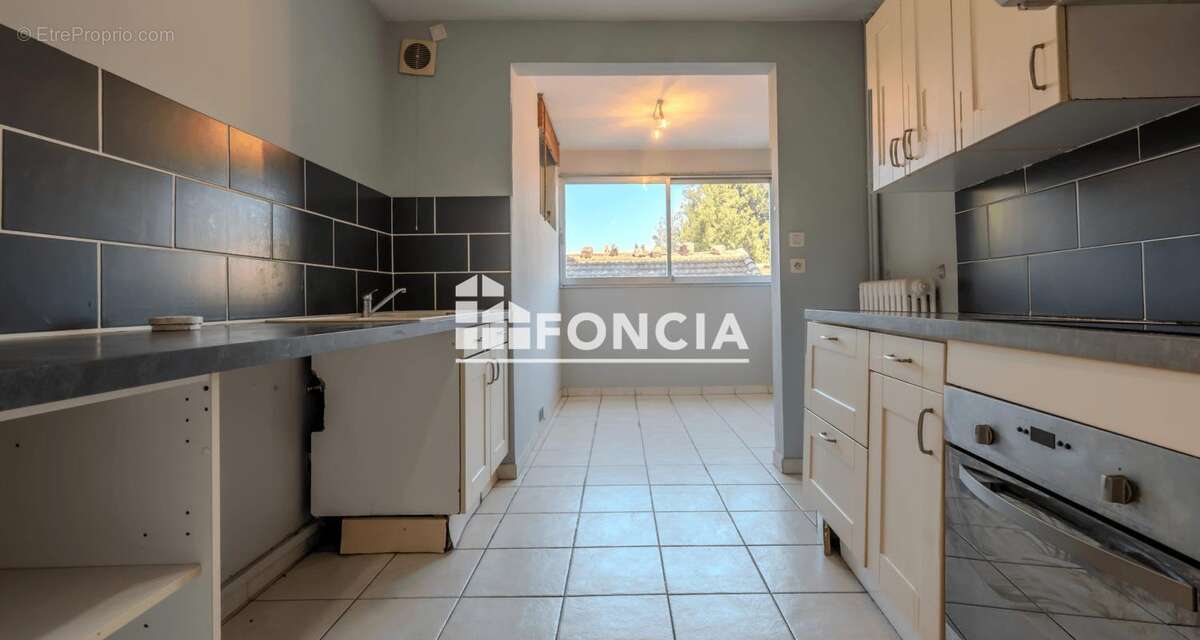 Avignon - Proche remparts : T3 spacieux de 72m² avec cave et Balcon - photo 6