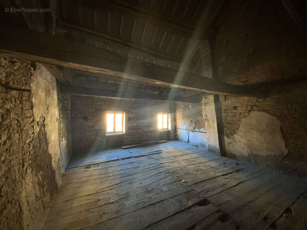 Appartement à SAINT-GENGOUX-LE-NATIONAL