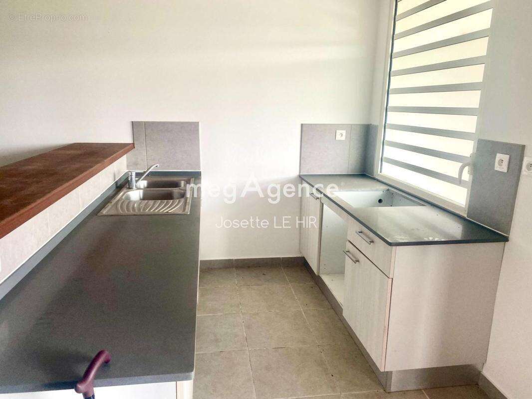 Appartement à REMIRE-MONTJOLY