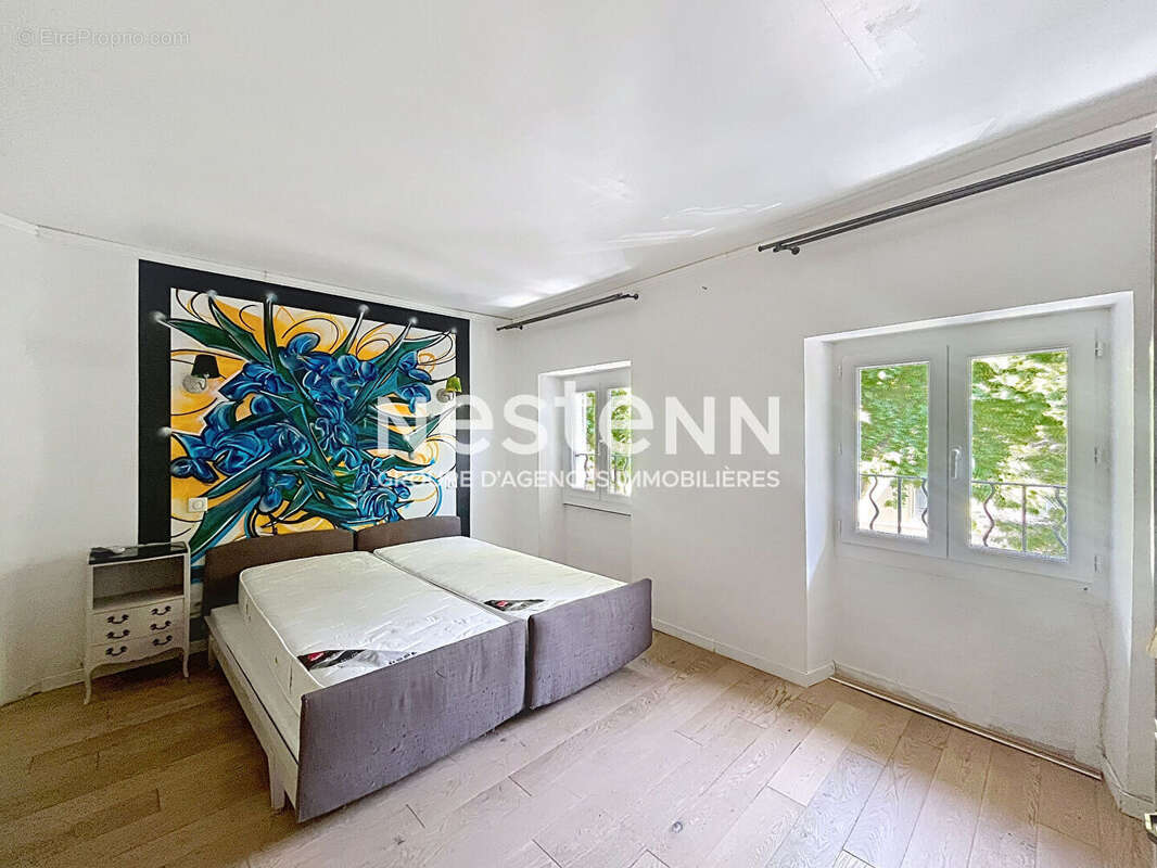 Immeuble à vendre à Saint-Rémy-de-Provence avec local commercial, appartement de 198 m², terrasse et cave - photo 9