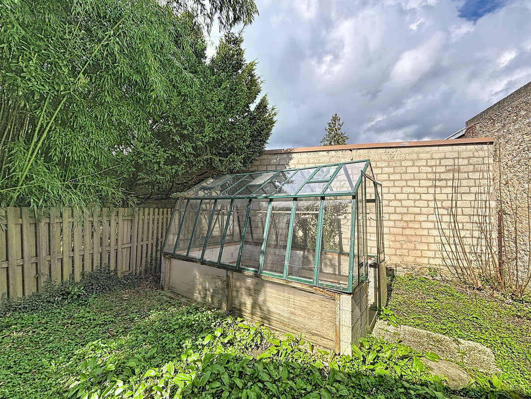 Commerce à FONTAINEBLEAU