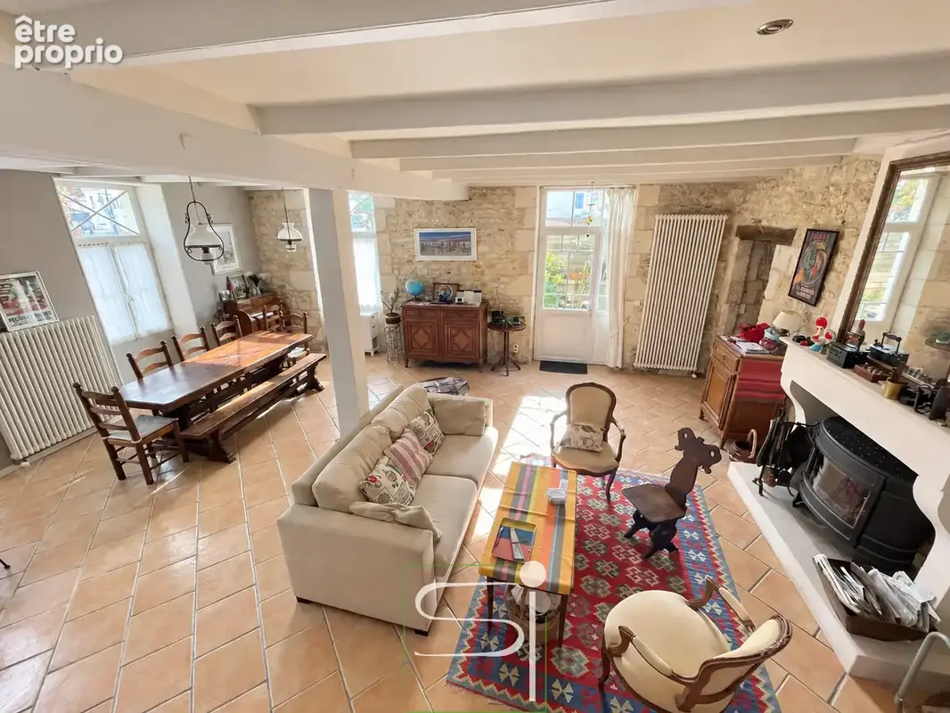 Le Gua - Maison en pierre avec patio et dépendances - photo 5