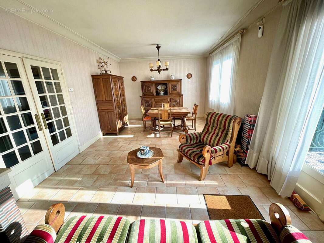 Maison à SAINT-CYR-SUR-LOIRE