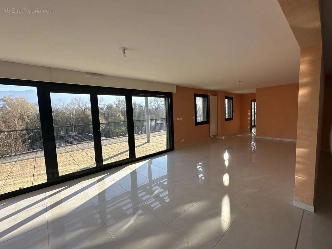 Appartement à LE BOURGET-DU-LAC