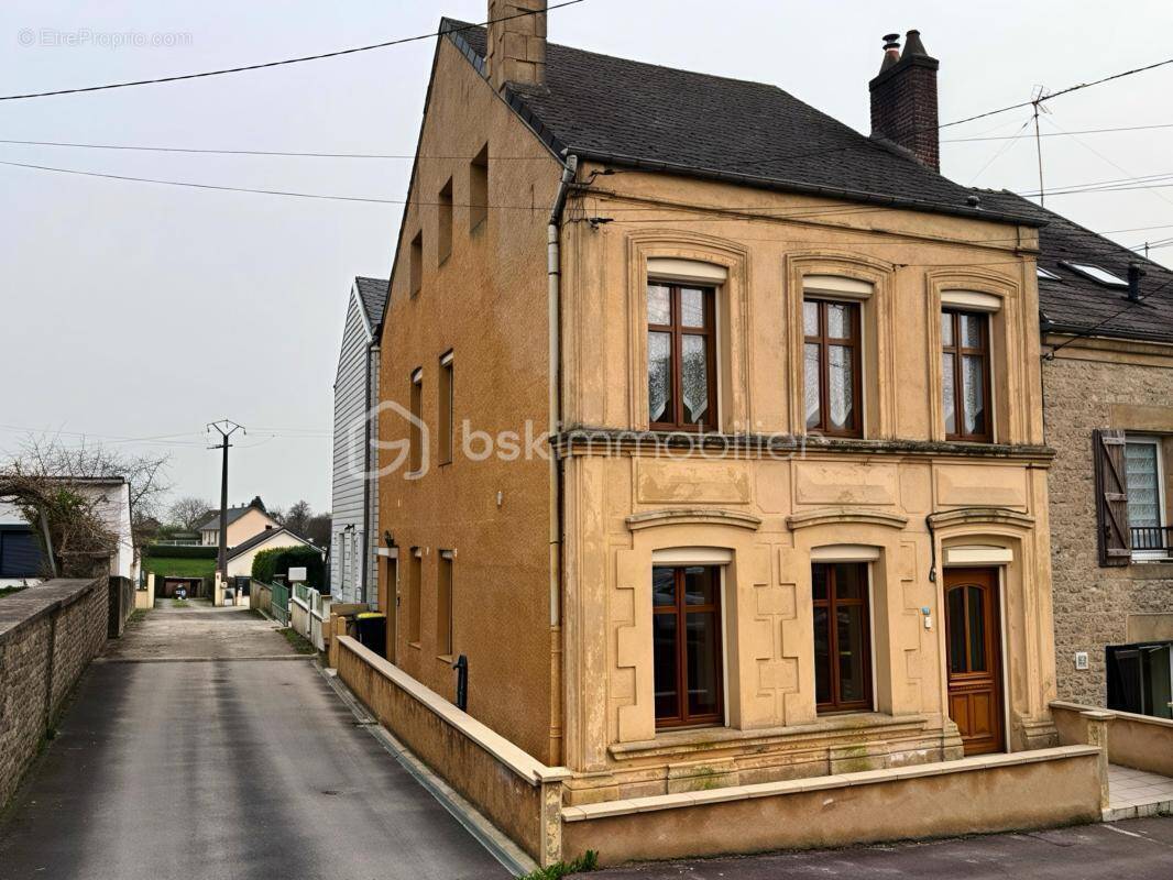 Maison à VIVIER-AU-COURT