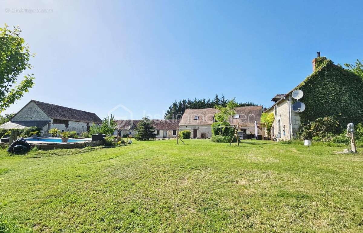 COUP DE COEUR !! Corps de ferme rénové avec maison d'habitation + 2 logements séparés - photo 2