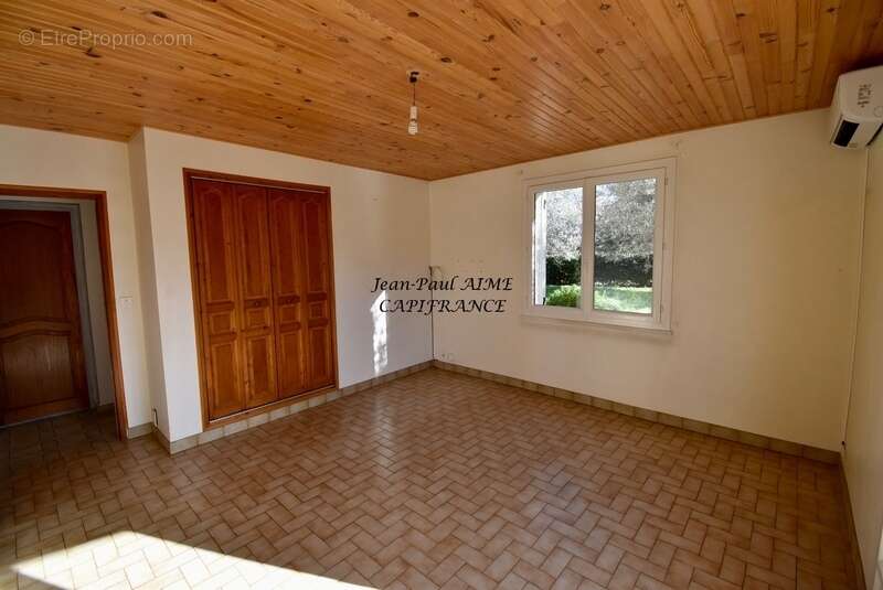 Maison à SAINT-JULIEN-DE-PEYROLAS