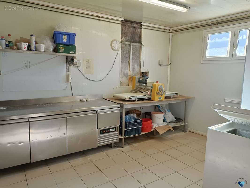 Commerce à LACROIX-FALGARDE