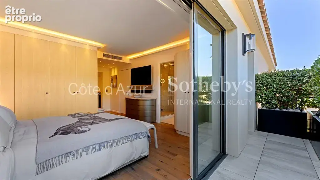 Saint Tropez, penthouse de 130 m² avec trois chambres et 40 m² de terrasses - photo 14