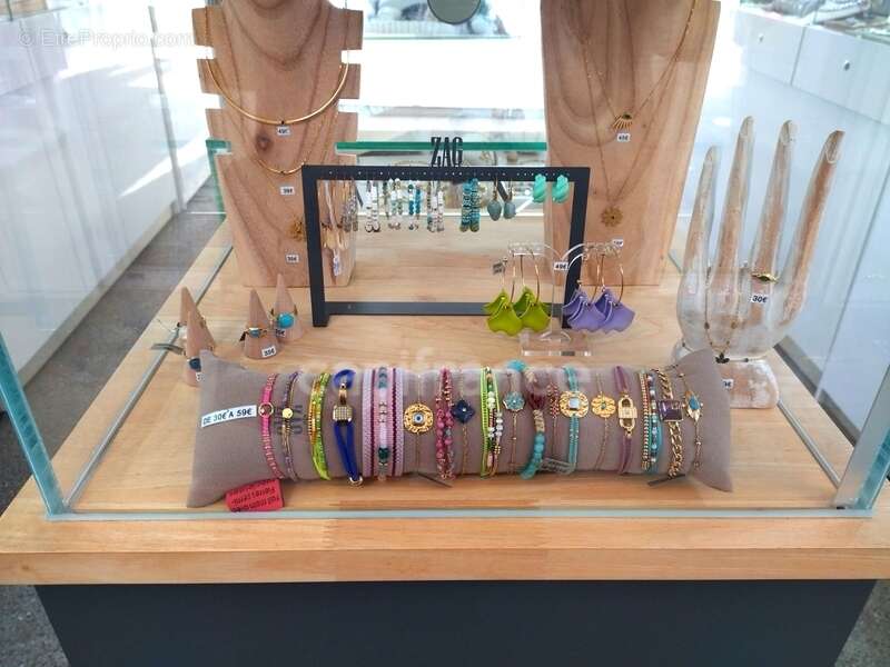 Commerce à AIGUES-MORTES