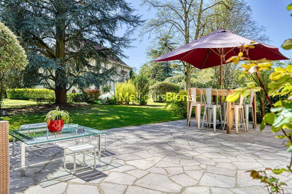 Maison à LA CELLE-SAINT-CLOUD