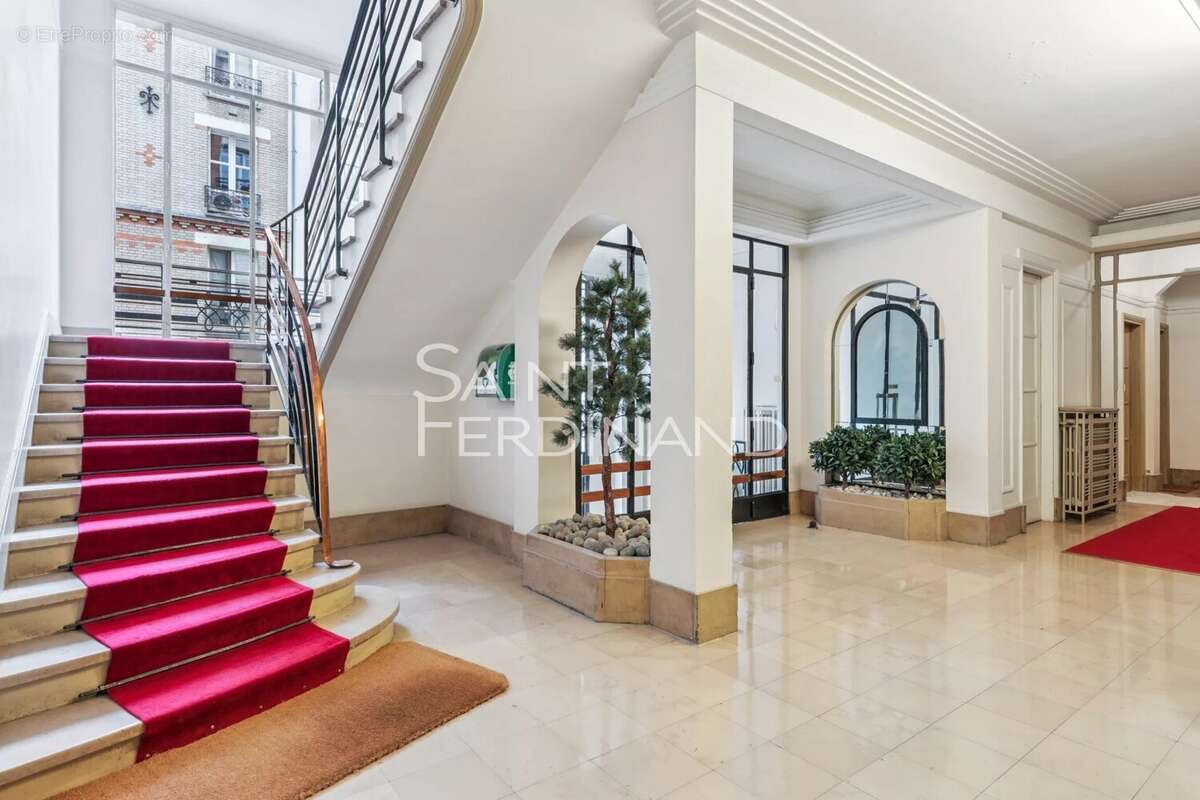 Appartement à NEUILLY-SUR-SEINE
