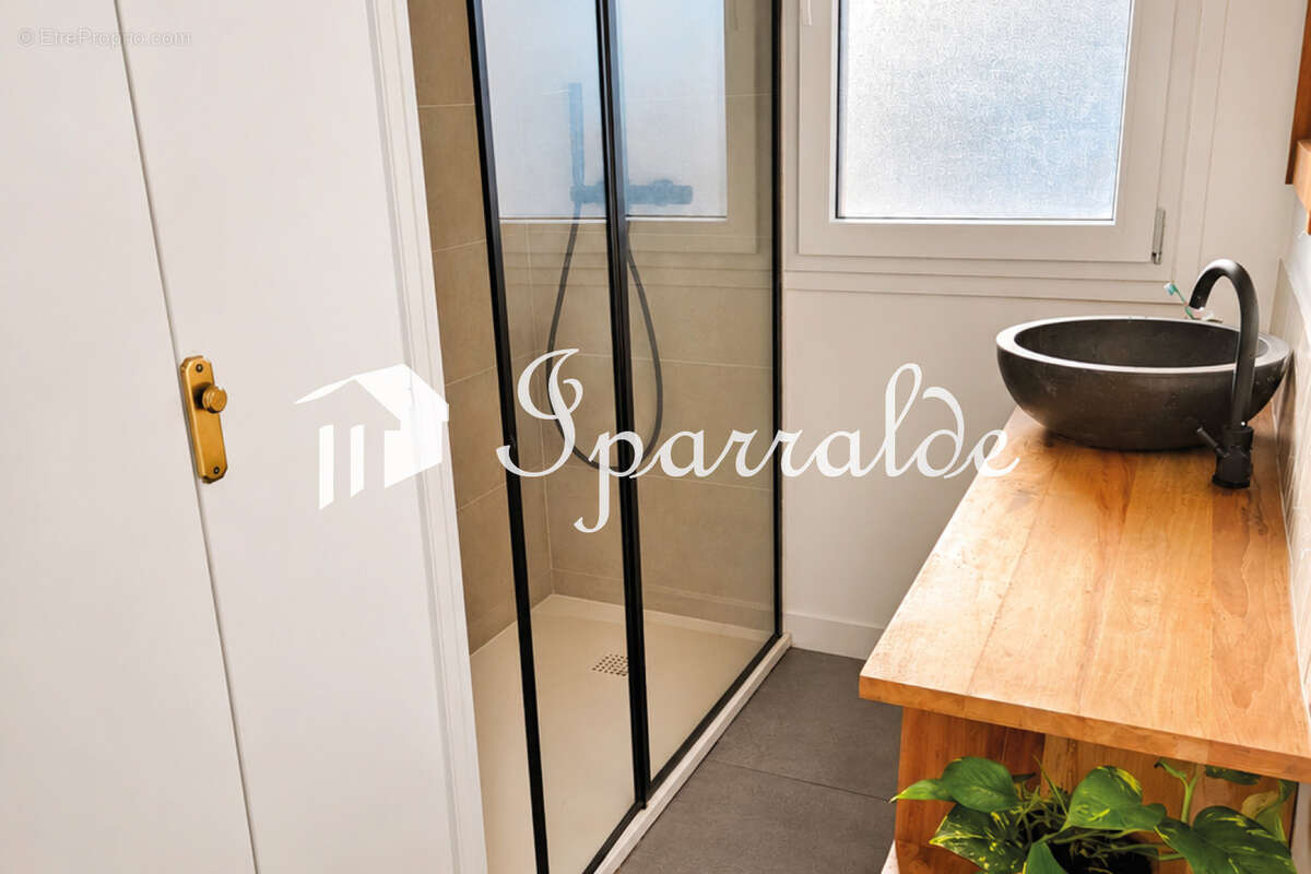 Appartement T3 bis meublé avec balcons   Centre-ville d'Hendaye   74 m2 - photo 16