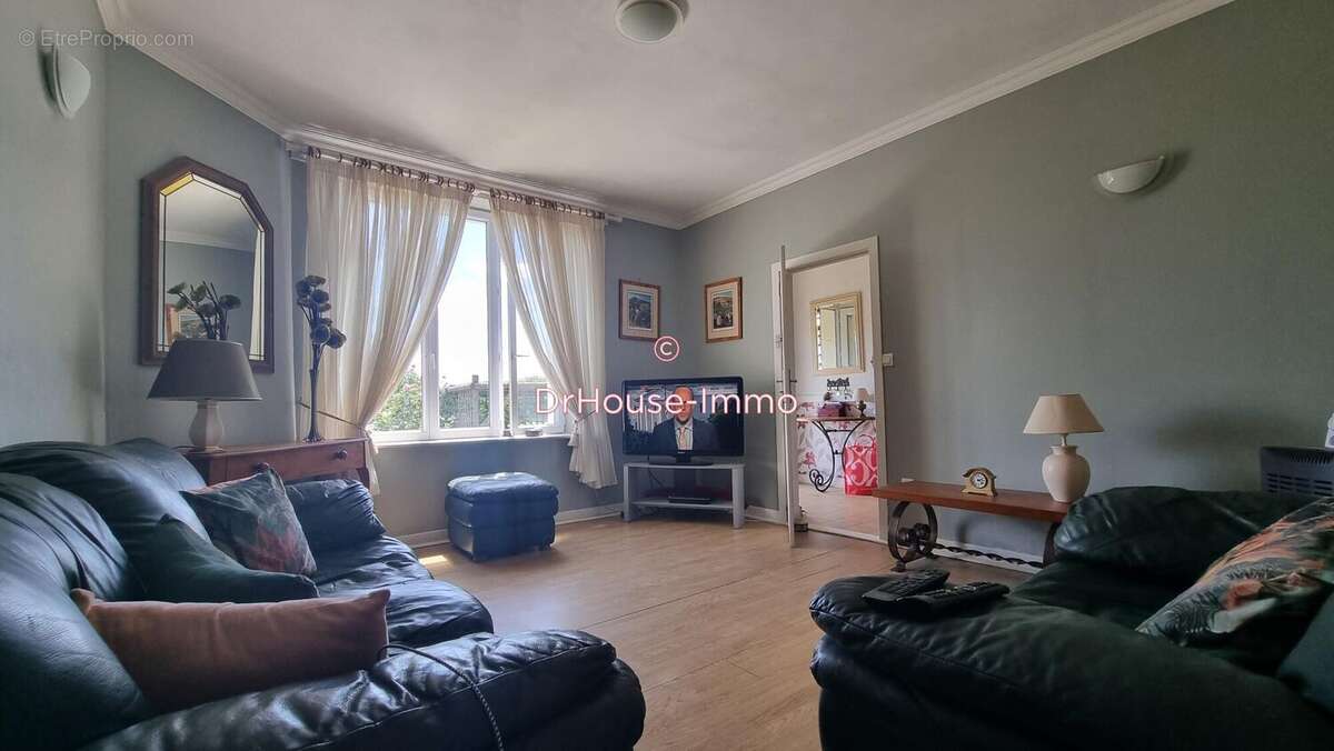 Maison 170 m² à Pommiers  - photo 4