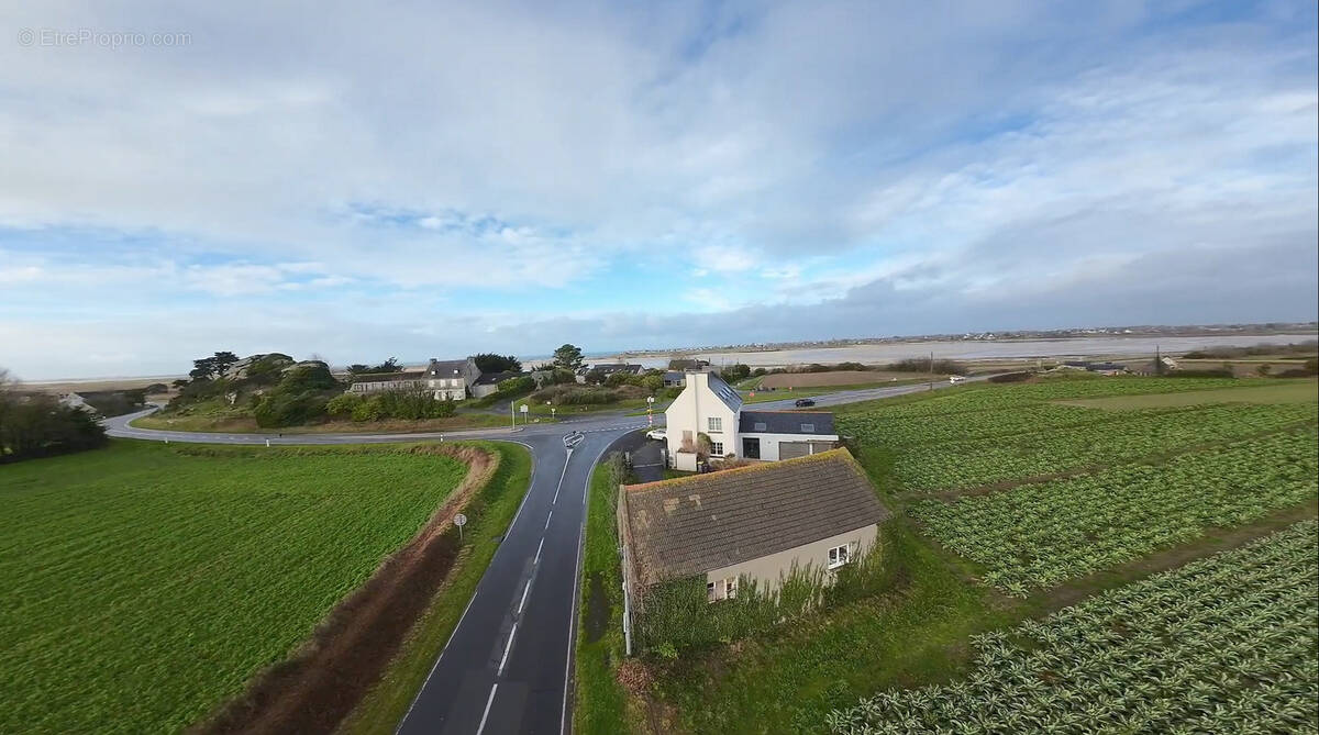 Maison à PLOUNEVEZ-LOCHRIST
