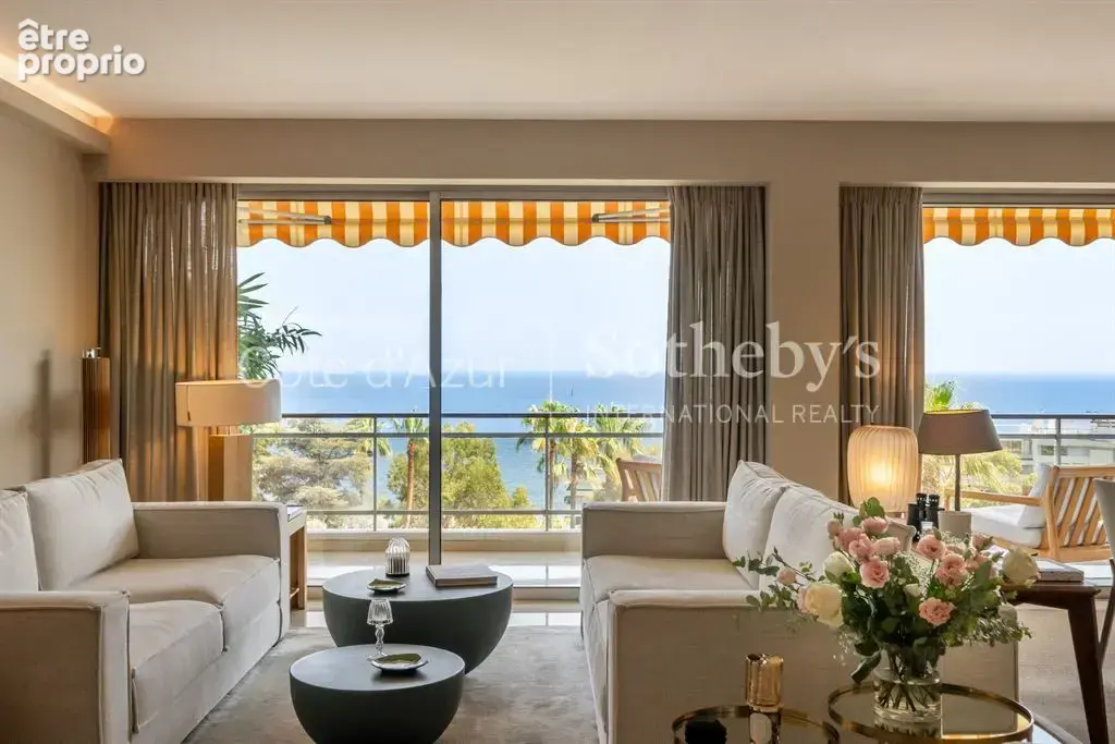 Appartement avec grande terrasse, piscine et vue mer panoramique aux portes de Cannes** - photo 1