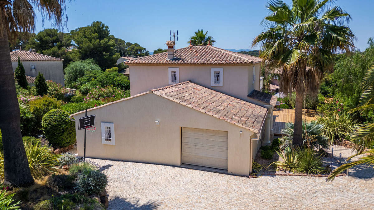 Villa rénovée 4 chambres  boulouris proche plages et commerces - photo 14
