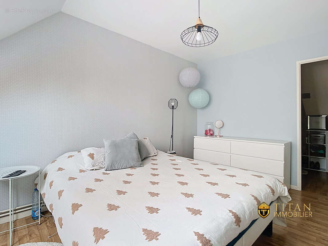 Maison semi-individuelle, 3 chambres, jardin exposé sud-ouest, buanderie, garage à Cappelle la grande (59190) - Maison à CAPPELLE-LA-GRANDE