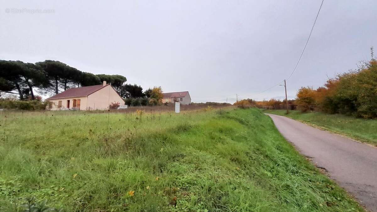 Terrain 873 m² à Armeau  - photo 4