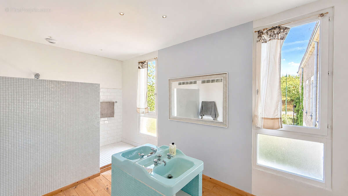 Maison de caractère de 406 m2 habitables sur un terrain de 2 547 m2   Orbigny - photo 9