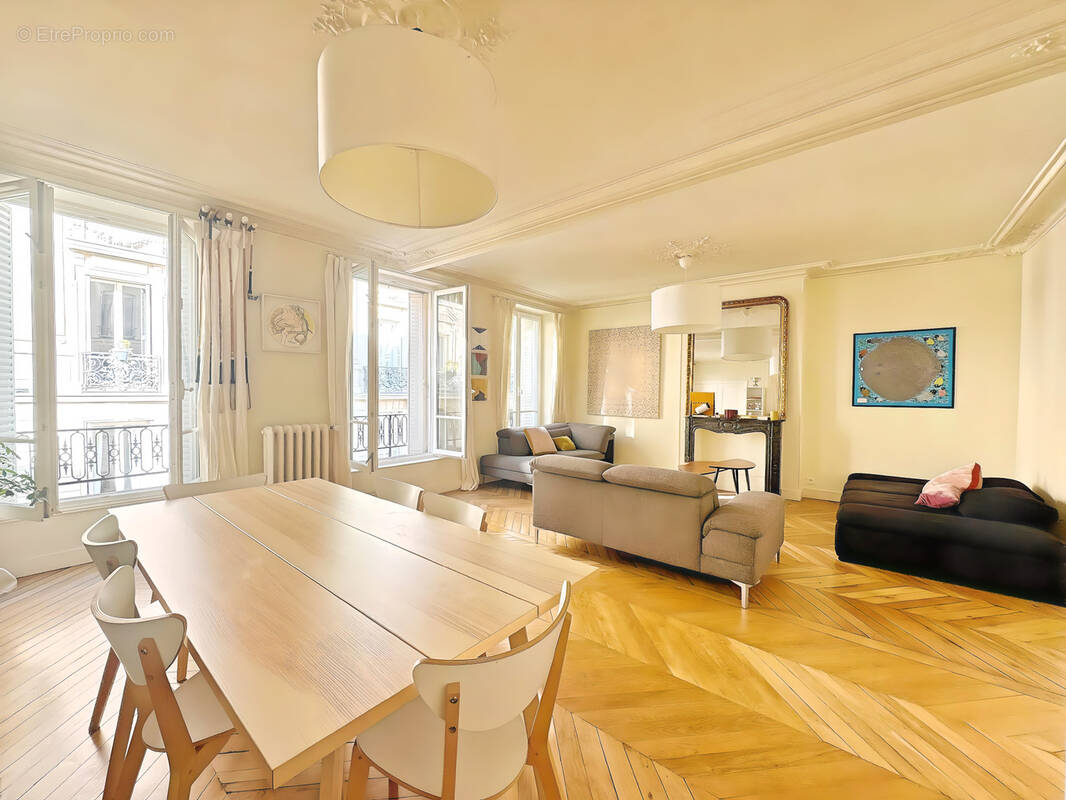 Appartement à PARIS-16E