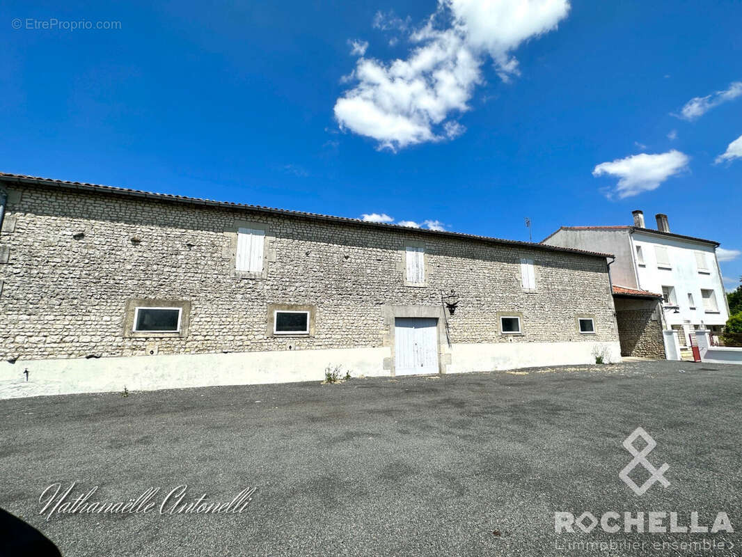 Maison 233 m² à Saint-Jean-D'angely  - photo 9