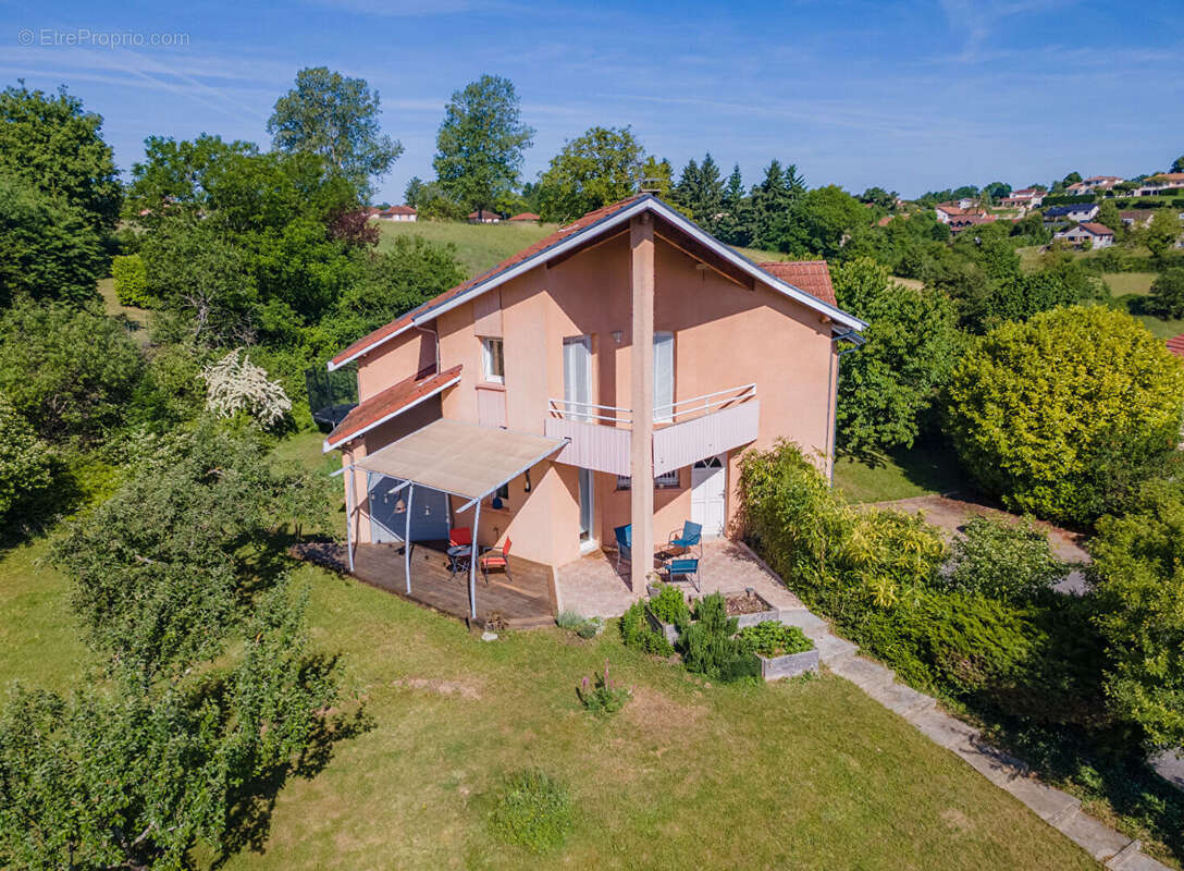 Maison à MEYRIE