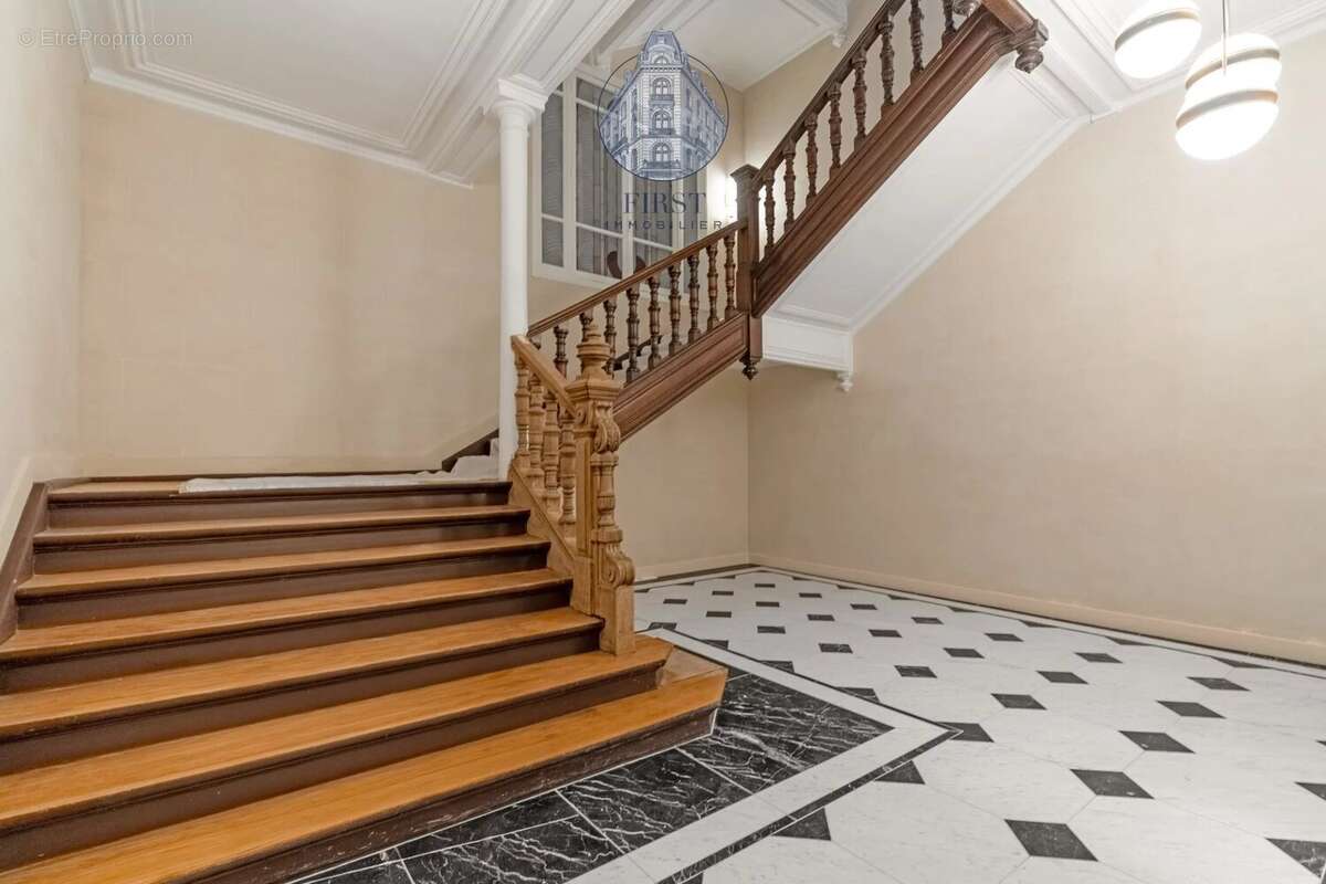 Appartement à PARIS-8E