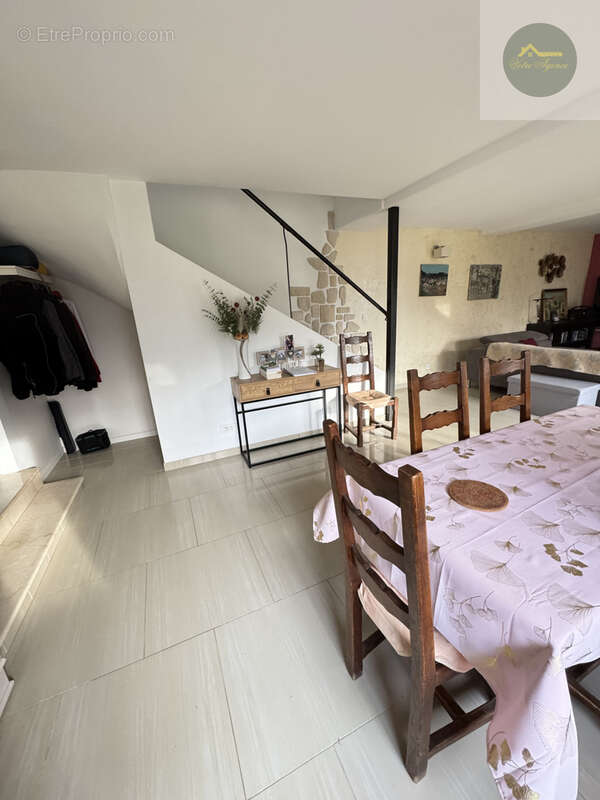 Maison à PERS-EN-GATINAIS