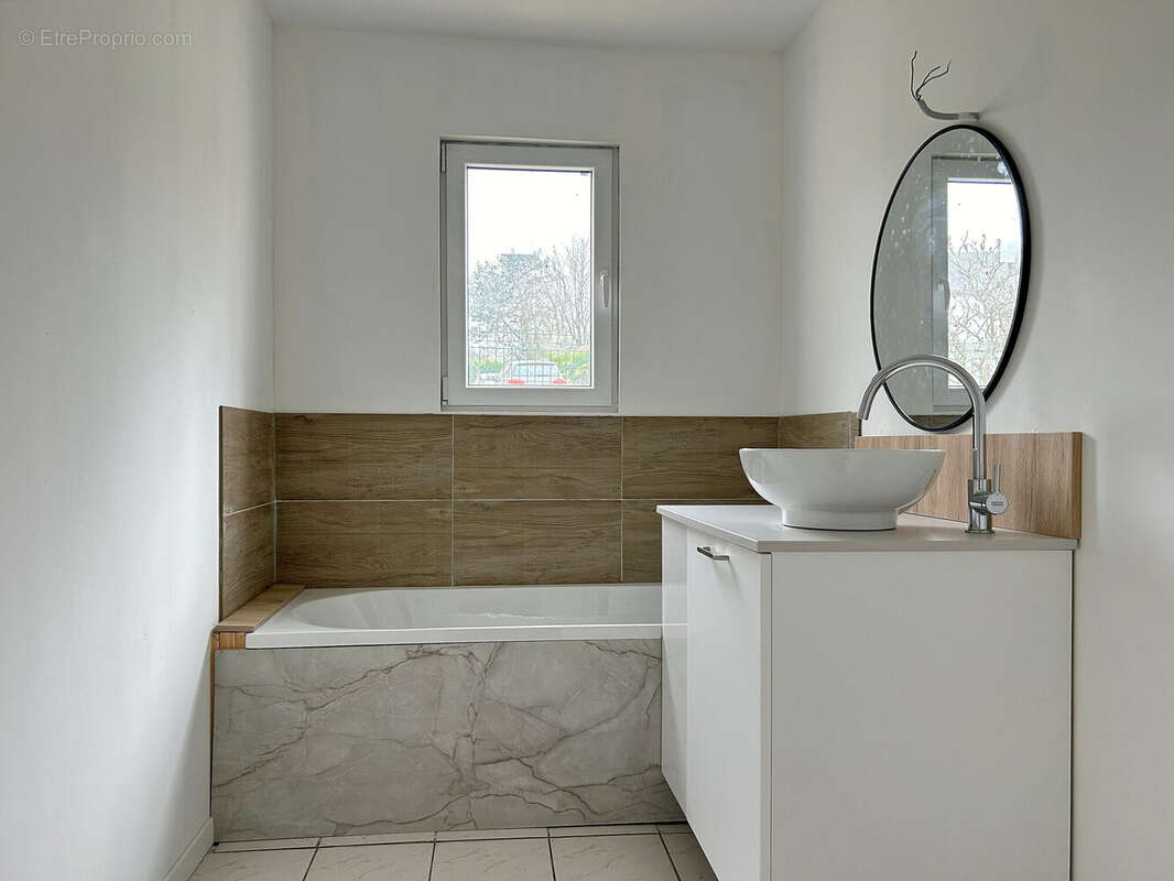 Maison à COURDEMANCHE