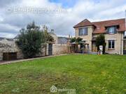 Jolie maison en pierre d'une surface habitable e 116 m² - Maison à VAILLY-SUR-AISNE