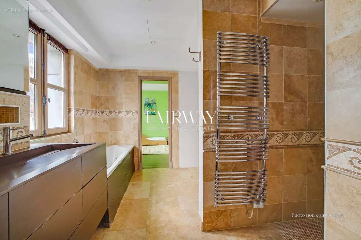 Appartement à PARIS-17E