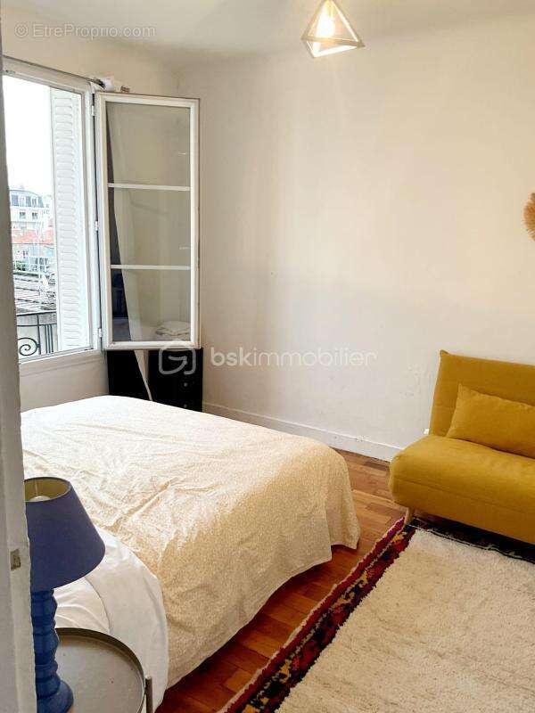 Appartement à LA GARENNE-COLOMBES